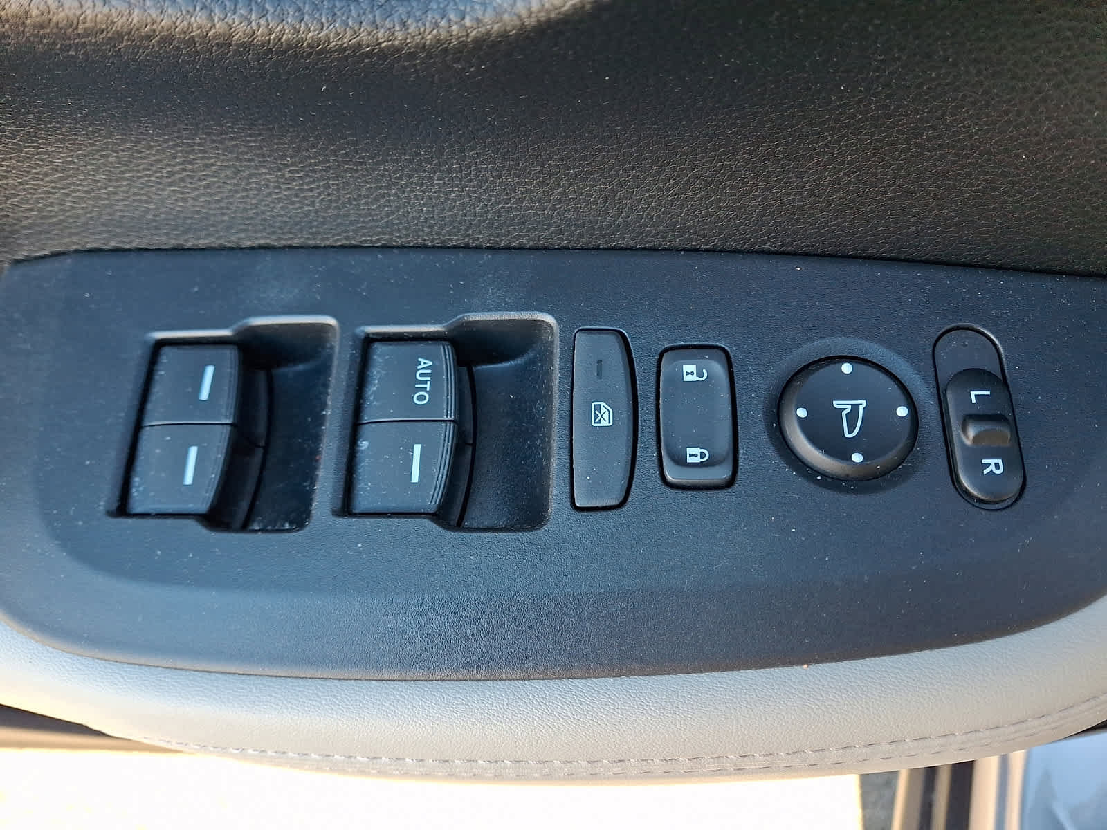 Used 2023 Honda HR-V LX image 27