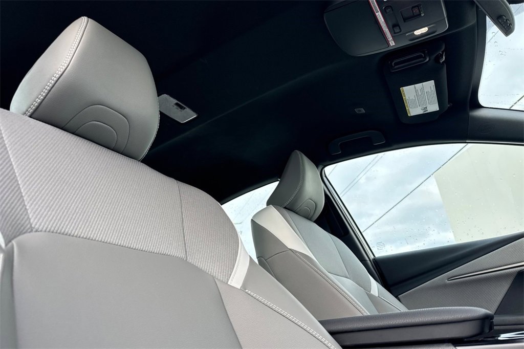 Used 2025 Toyota Camry SE image 15
