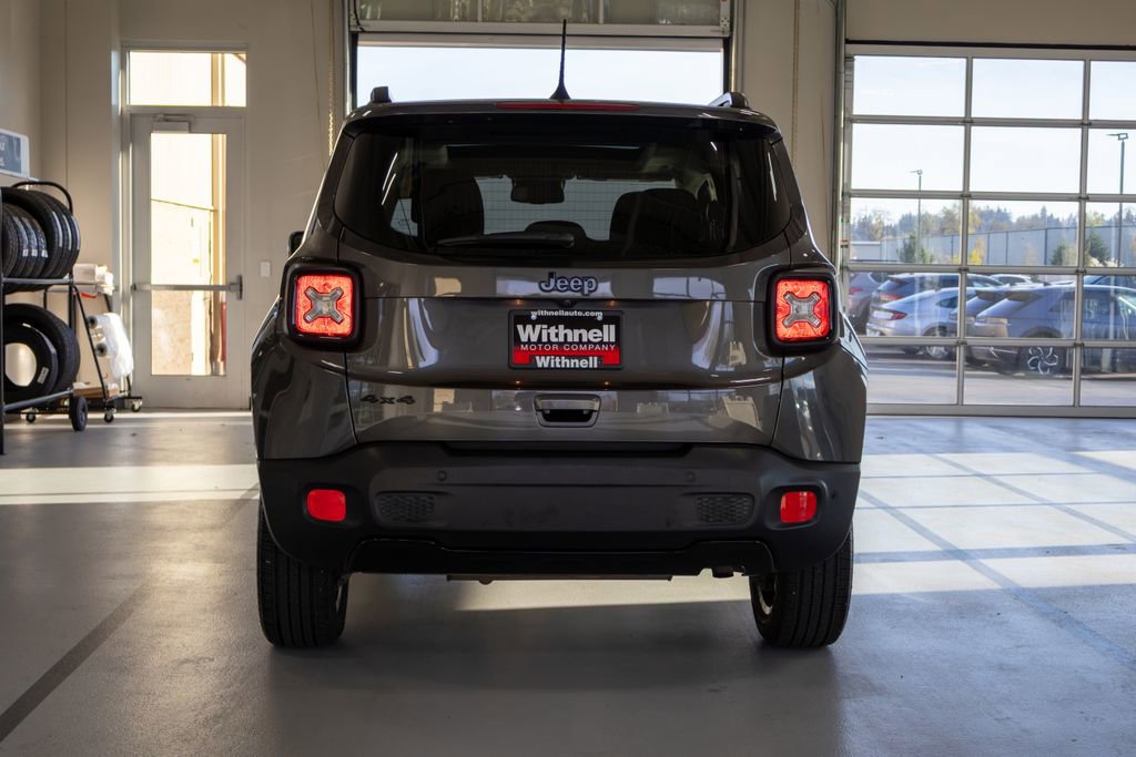 Used 2018 Jeep Renegade Altitude w/ Advanced Technology Group AWD/4WD image 8