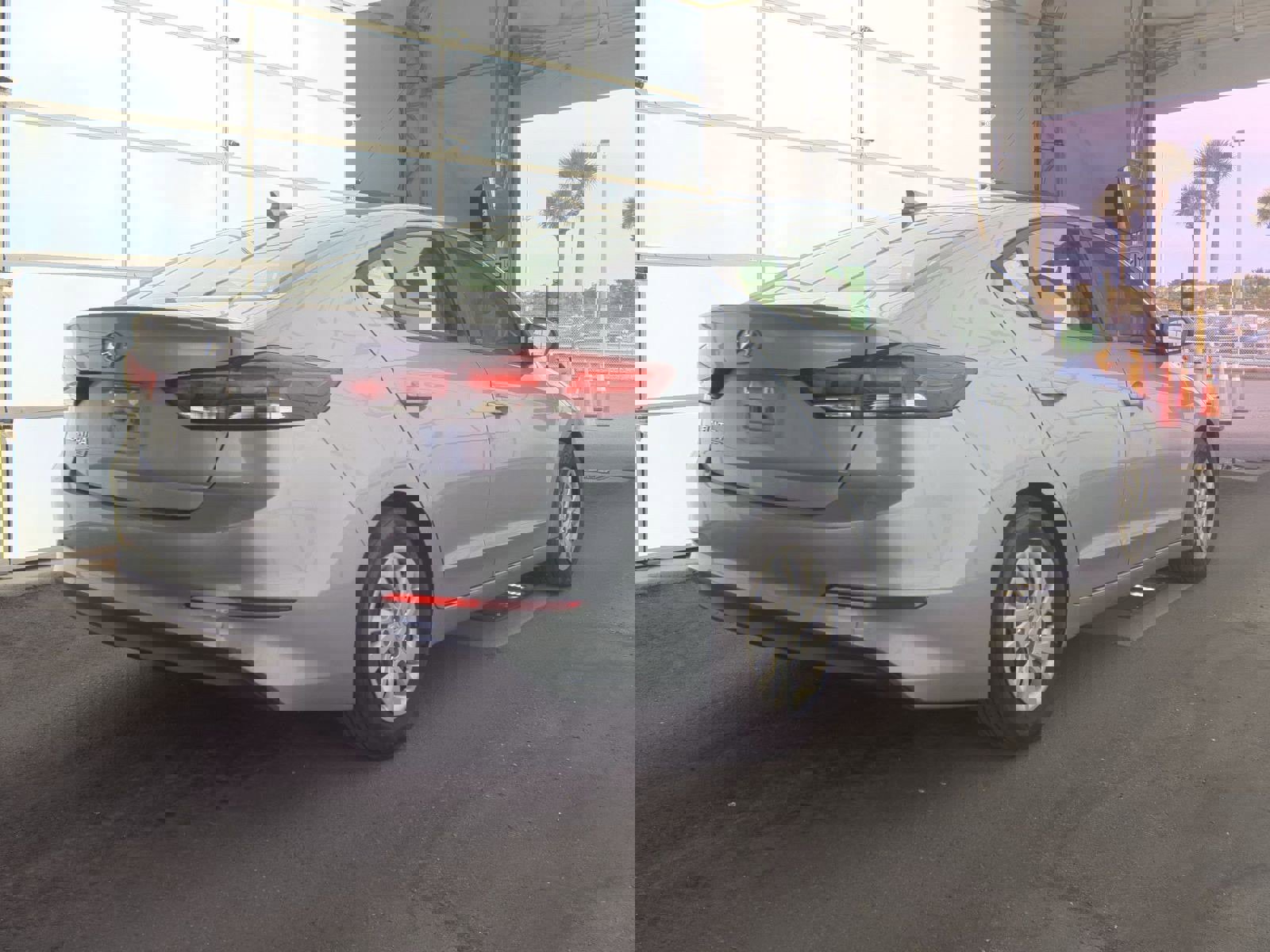 Used 2017 Hyundai Elantra SE image 3