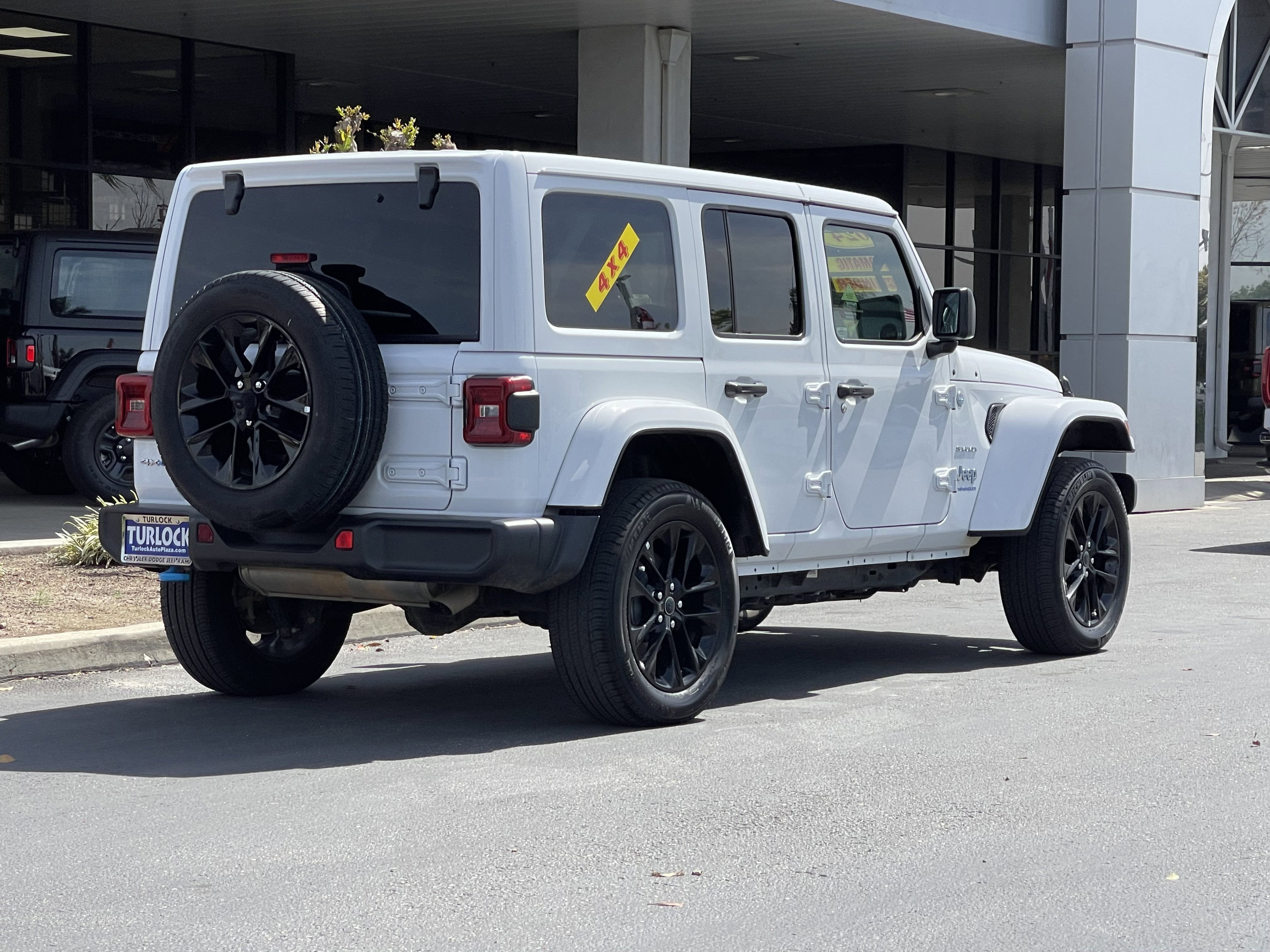 Used 2024 Jeep Wrangler Unlimited Sahara image 8