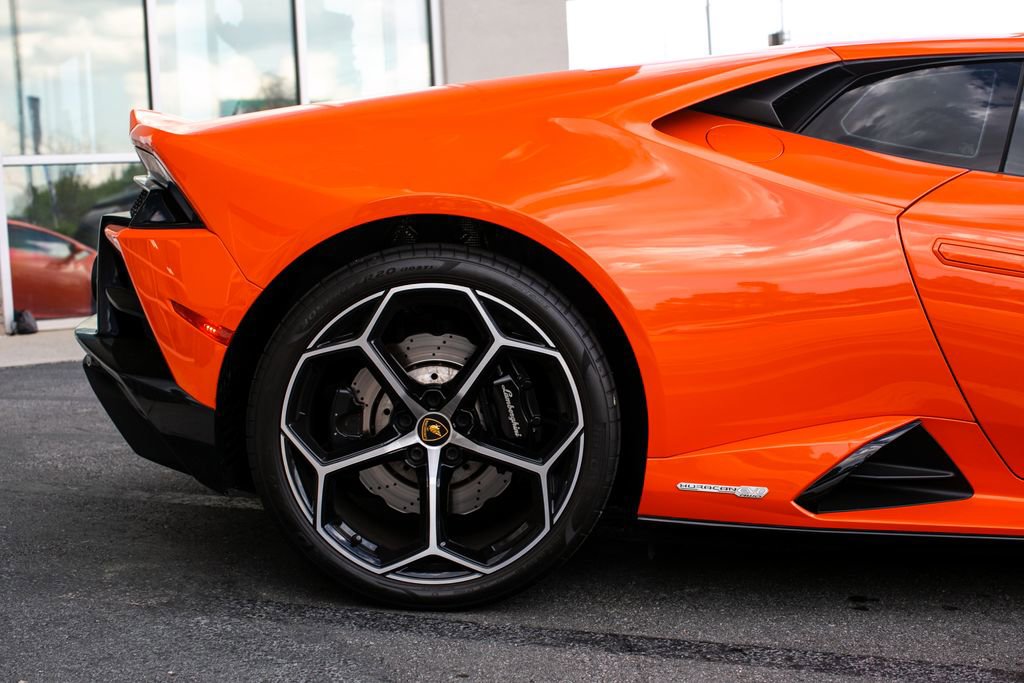 Used 2021 Lamborghini Huracan EVO image 8