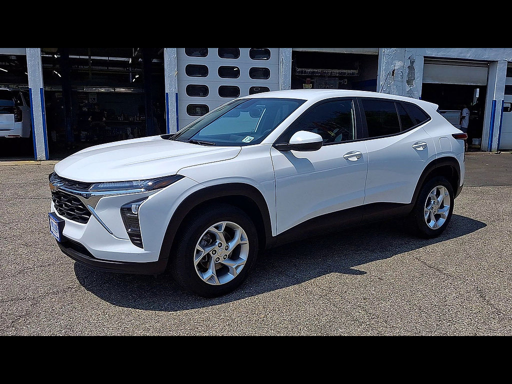 Certified 2024 Chevrolet Trax LS w/ LS Convenience Package FWD image 4