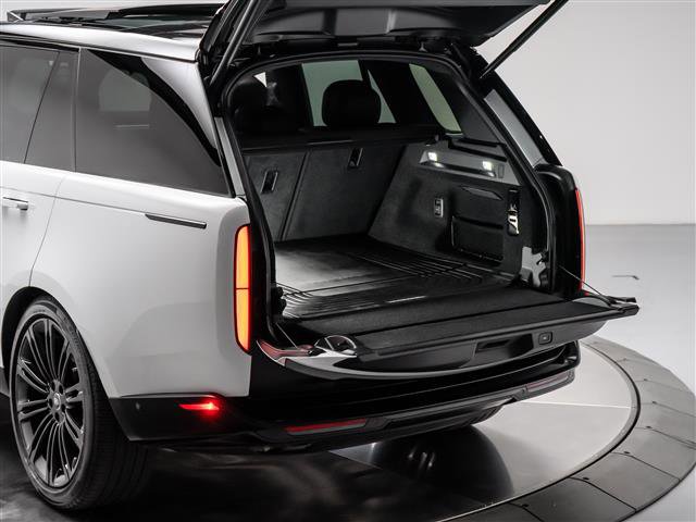Used 2025 Land Rover Range Rover SE image 30