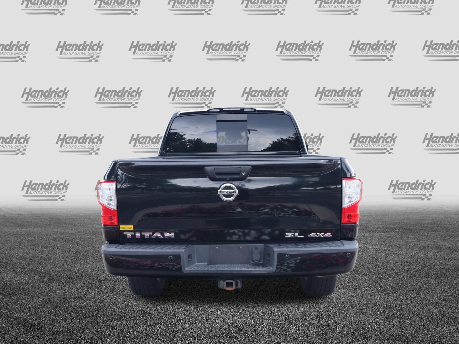 Used 2017 Nissan Titan SL w/ SL Towing Convenience Package AWD/4WD image 8