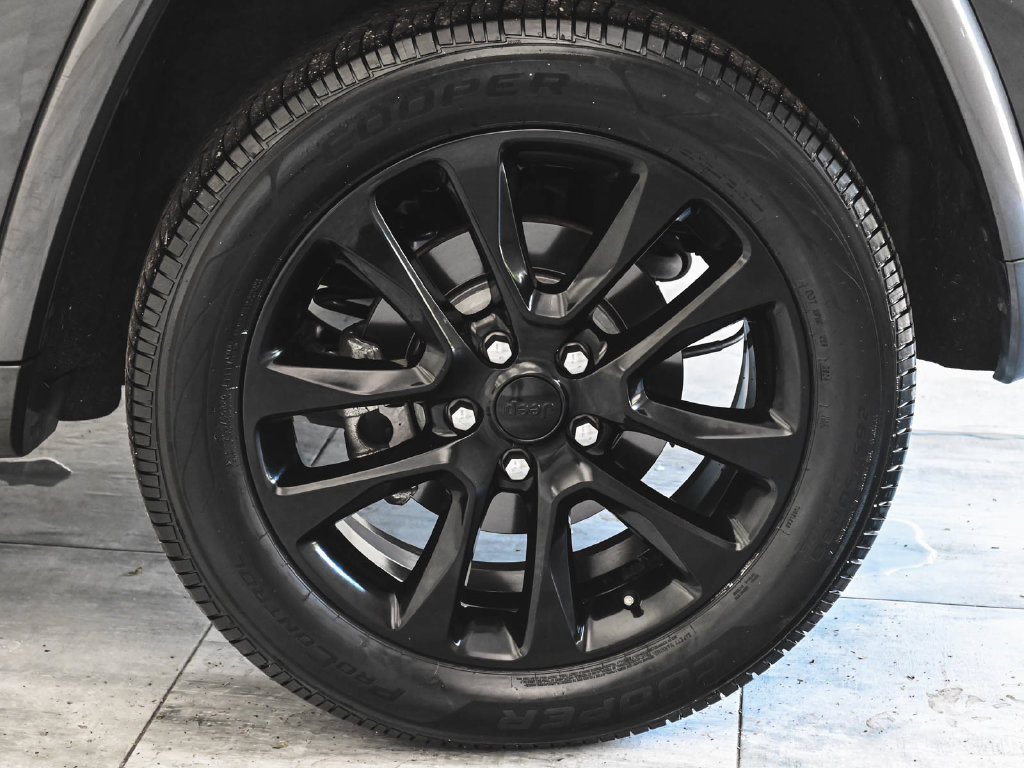 Used 2021 Jeep Grand Cherokee Laredo X AWD/4WD image 7