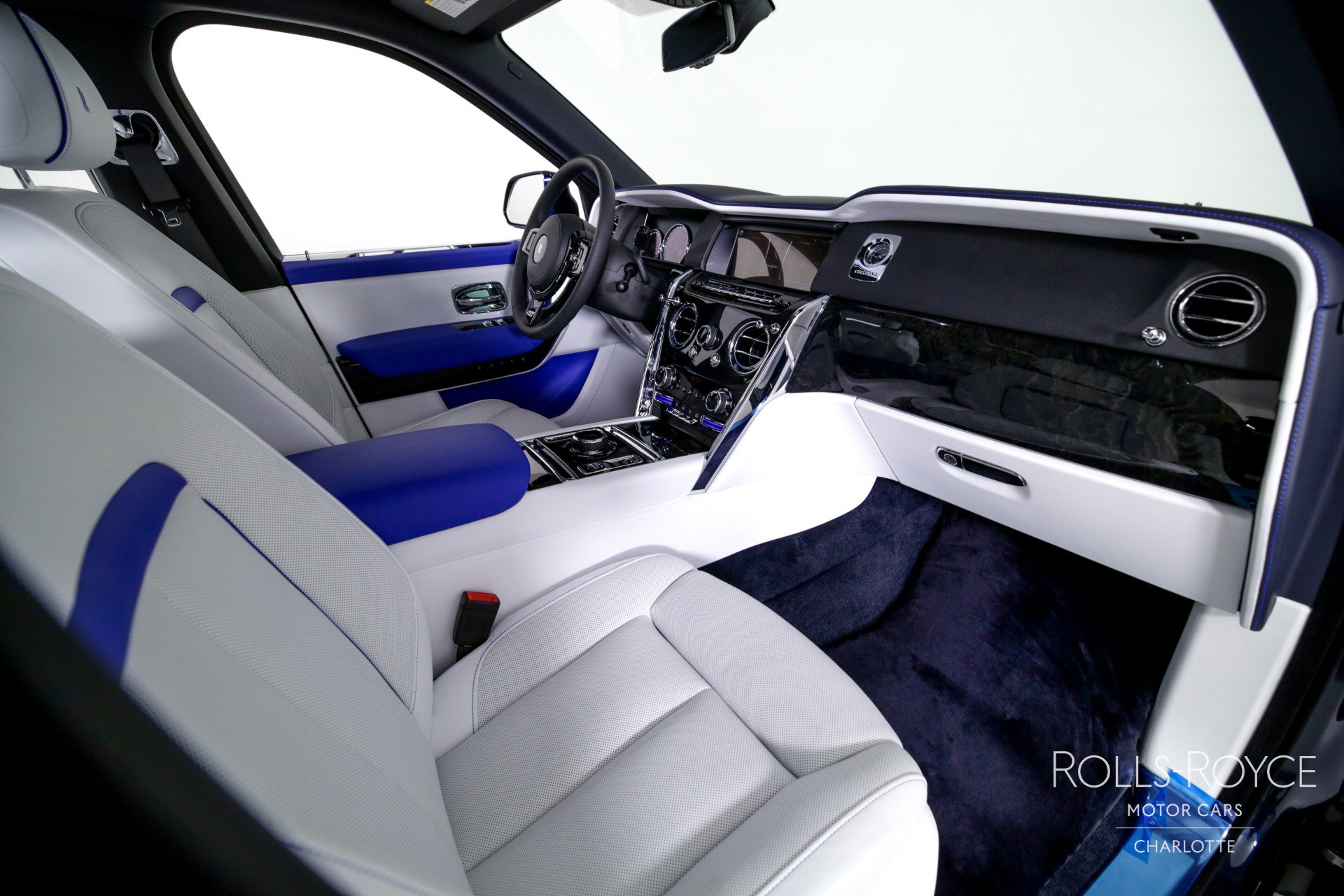 Used 2024 Rolls-Royce Cullinan AWD/4WD image 36