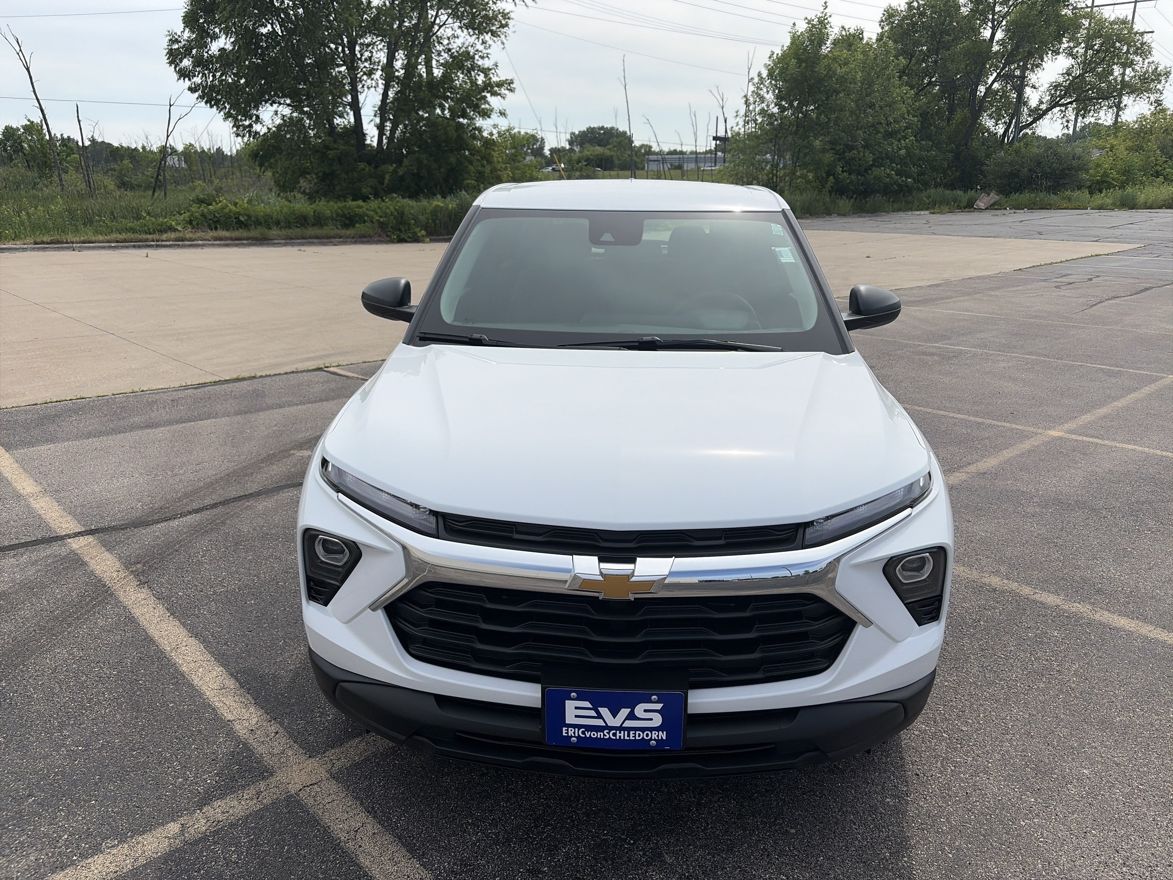Used 2024 Chevrolet TrailBlazer LS w/ LS Confidence Package FWD image 2