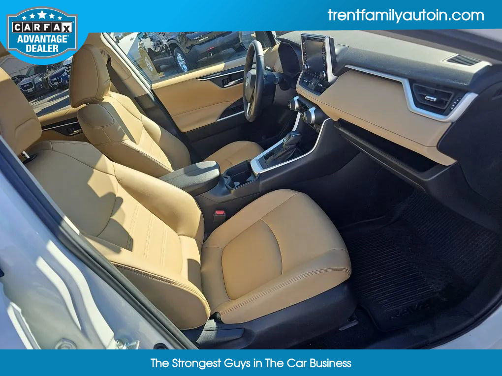 Used 2021 Toyota RAV4 XLE Premium image 45