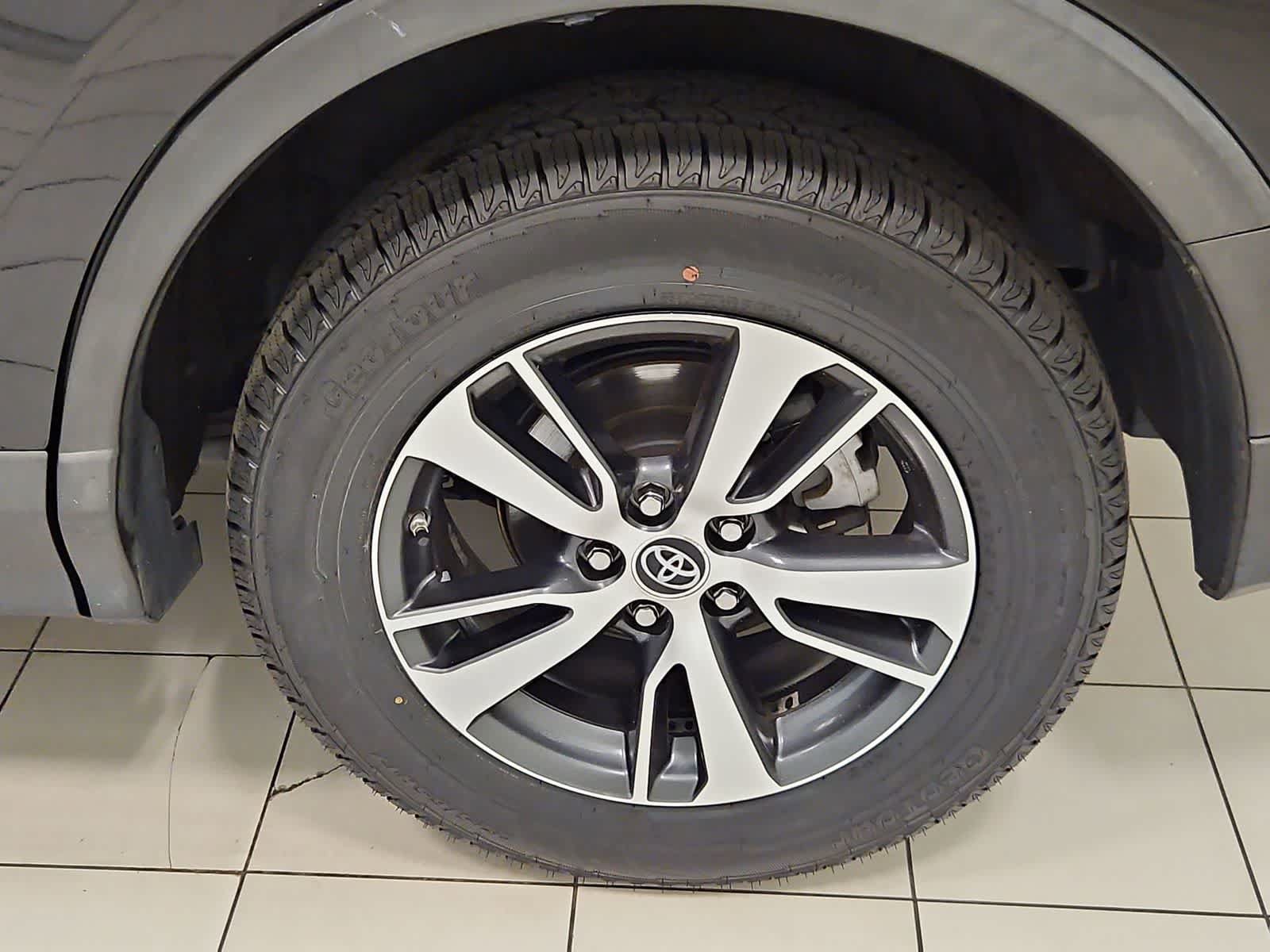 Used 2018 Toyota RAV4 XLE FWD image 23