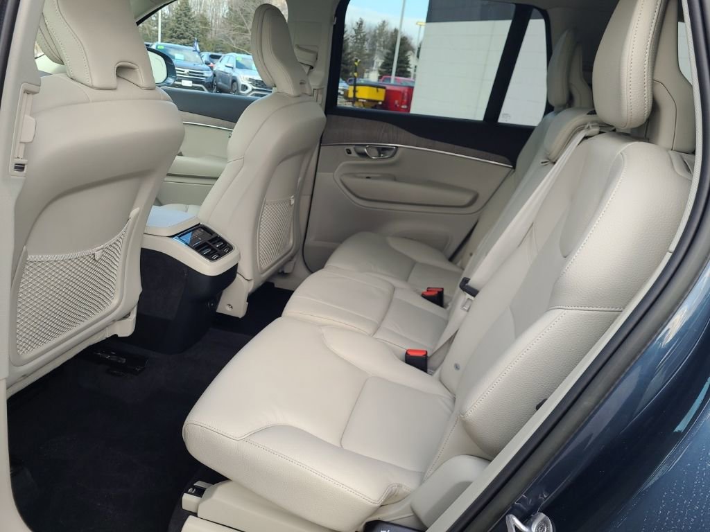 Used 2023 Volvo XC90 B6 Plus image 17