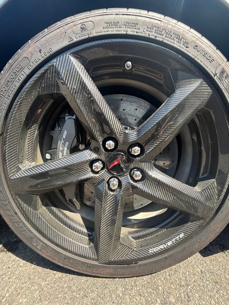 Used 2024 Chevrolet Corvette Z06 RWD image 19