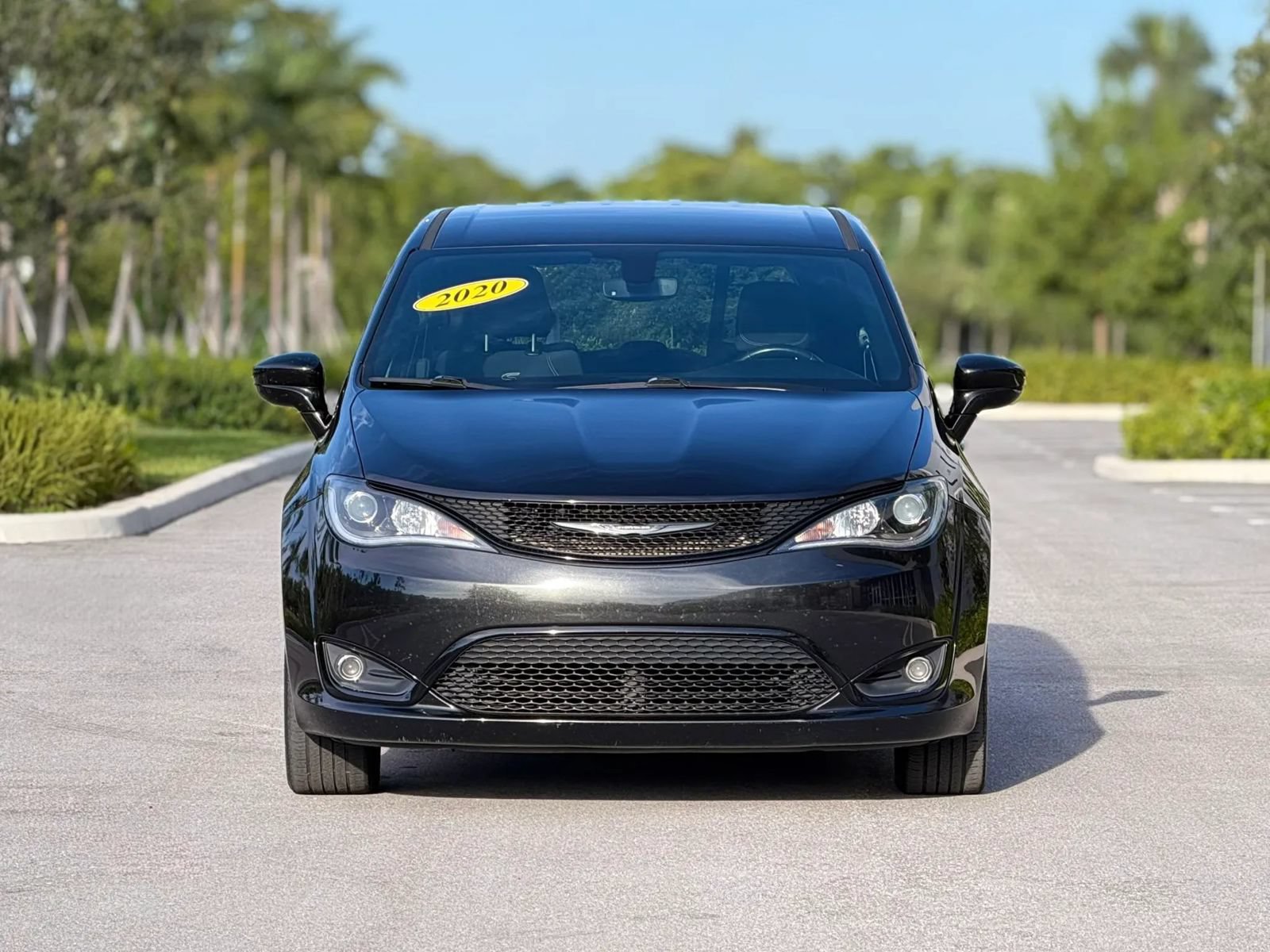 Used 2020 Chrysler Pacifica Touring w/ S Appearance Package FWD video 2