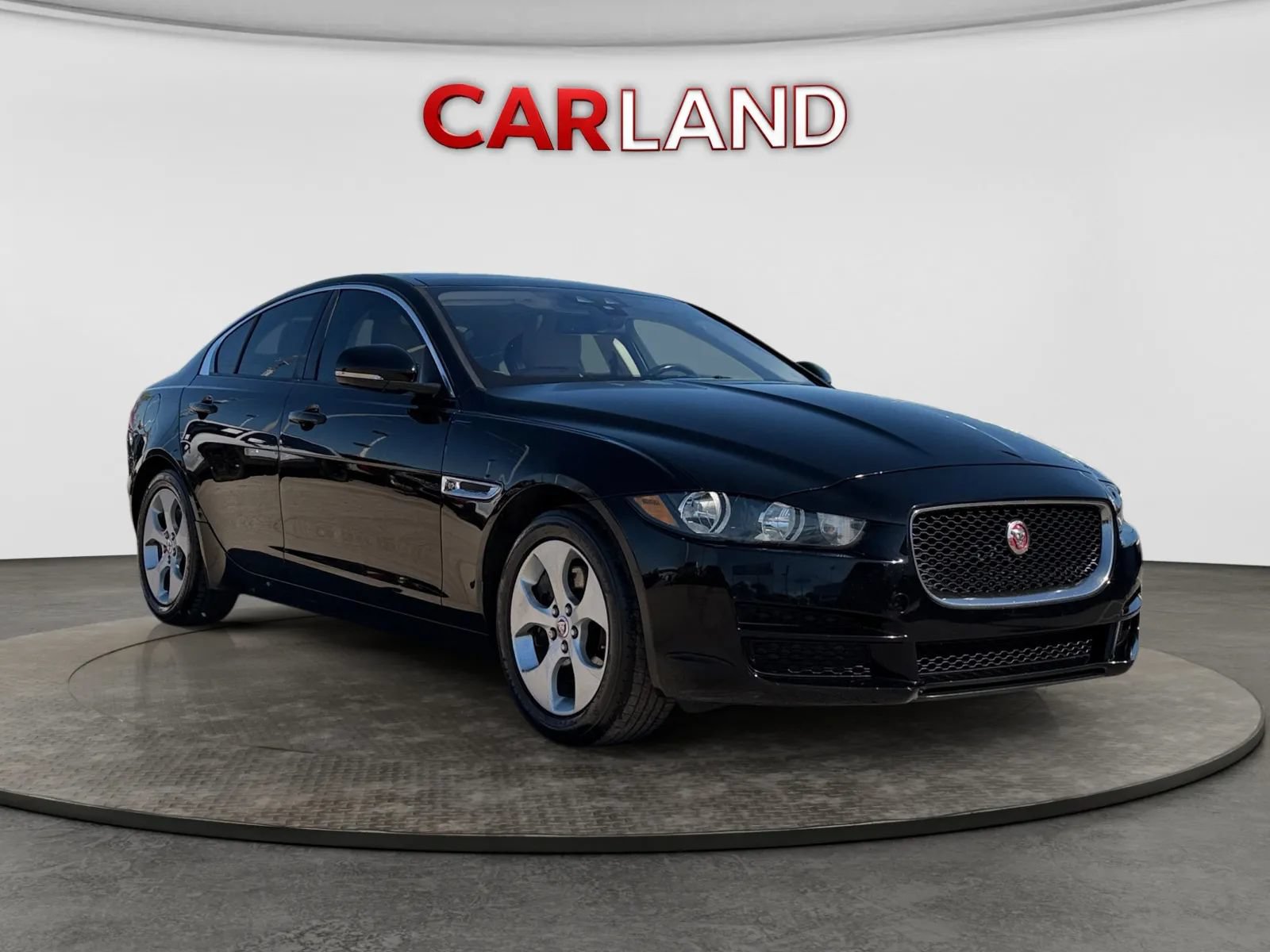 Used 2017 Jaguar XE RWD image 8