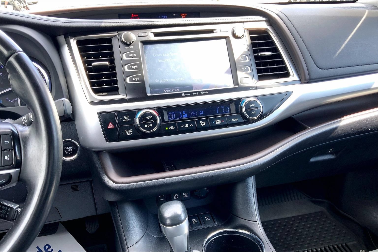 Used 2019 Toyota Highlander XLE AWD/4WD image 6