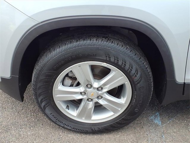 Used 2022 Chevrolet Trax LT w/ LT Convenience Package image 8