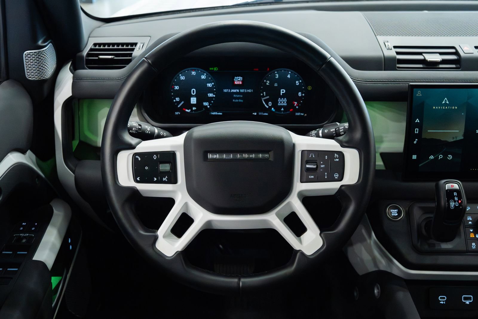 Used 2023 Land Rover Defender 130 SE image 12