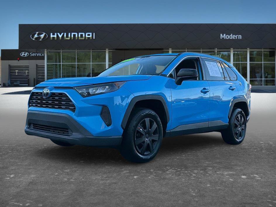 Used 2019 Toyota RAV4 LE FWD image 1