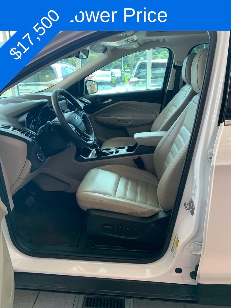 Used 2019 Ford Escape Titanium AWD/4WD image 3