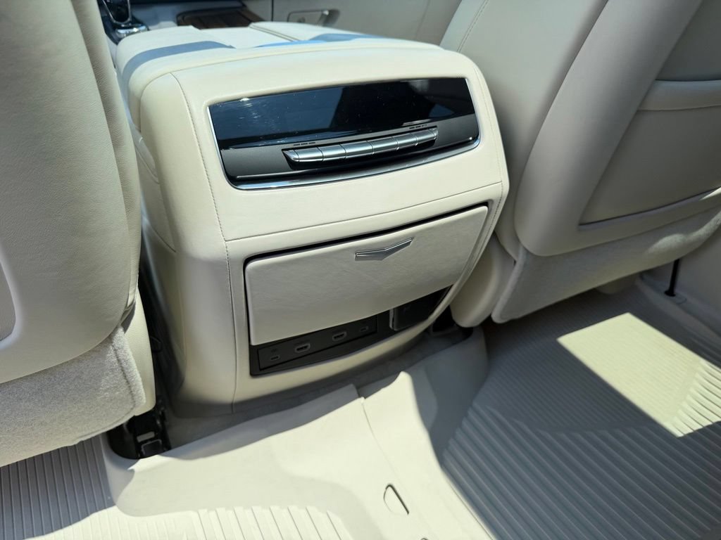 Used 2024 Cadillac Escalade ESV Sport Platinum w/ LPO, ONYX Package AWD/4WD image 22