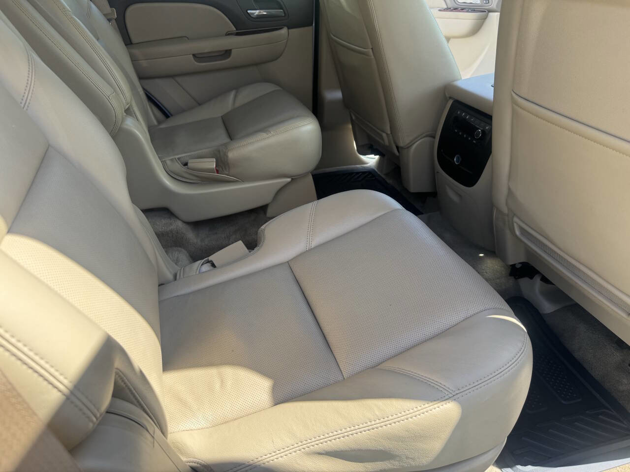 Used 2010 Chevrolet Tahoe LTZ AWD/4WD image 20