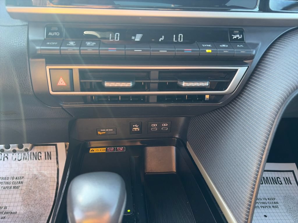 Used 2025 Toyota Camry SE FWD image 18