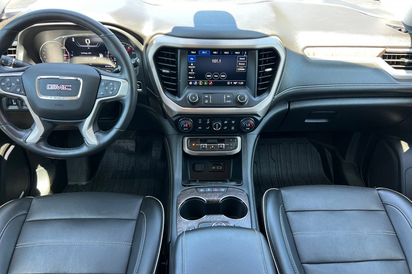 Used 2021 GMC Acadia Denali w/ Denali Ultimate Package AWD/4WD image 15