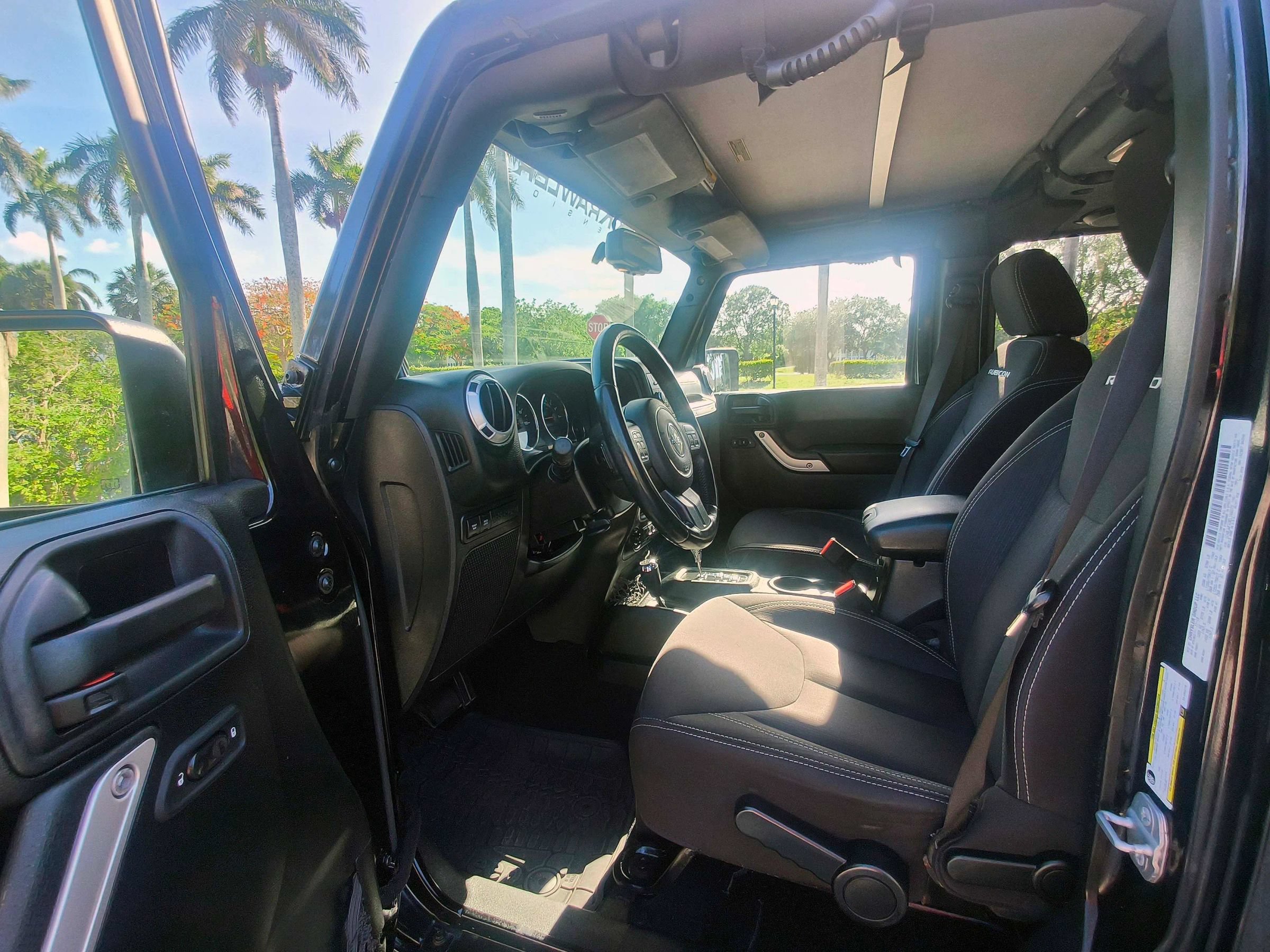 Used 2014 Jeep Wrangler Unlimited Rubicon w/ Connectivity Group AWD/4WD image 20