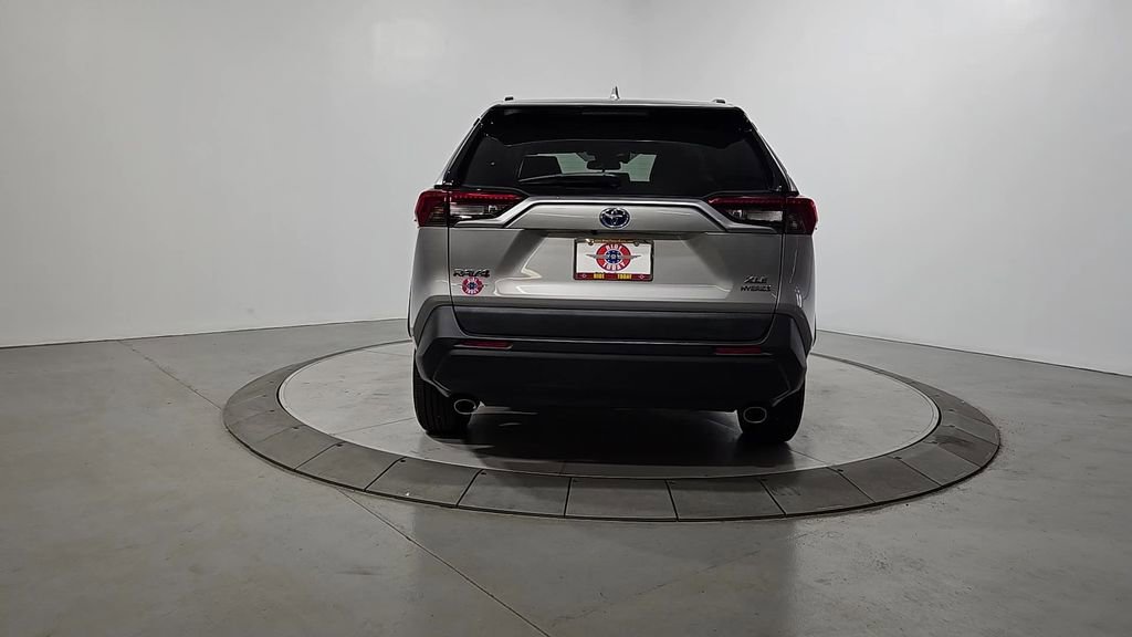 Used 2019 Toyota RAV4 XLE w/ Carpet Mat Package image 4