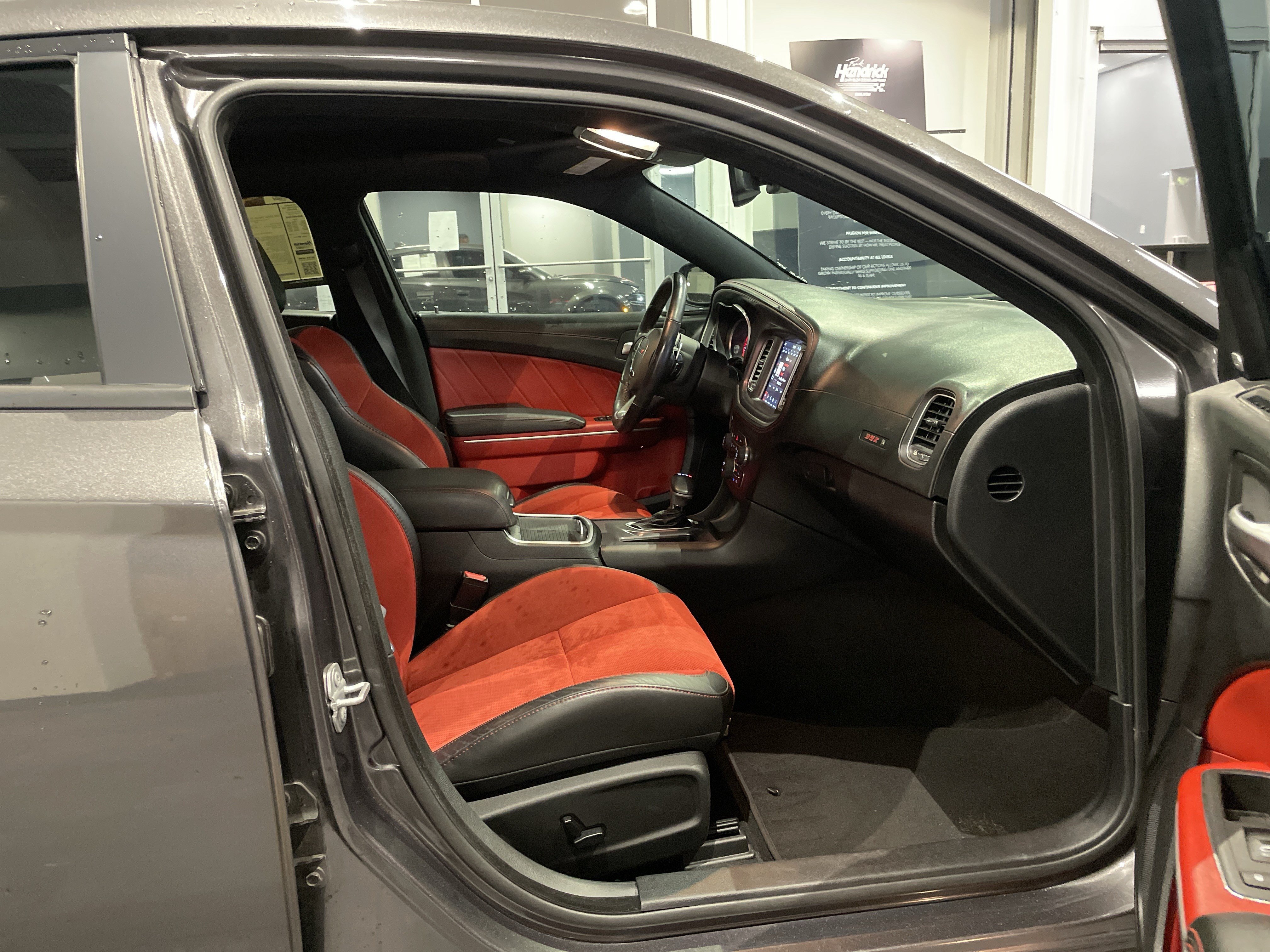 Used 2020 Dodge Charger Scat Pack RWD image 40