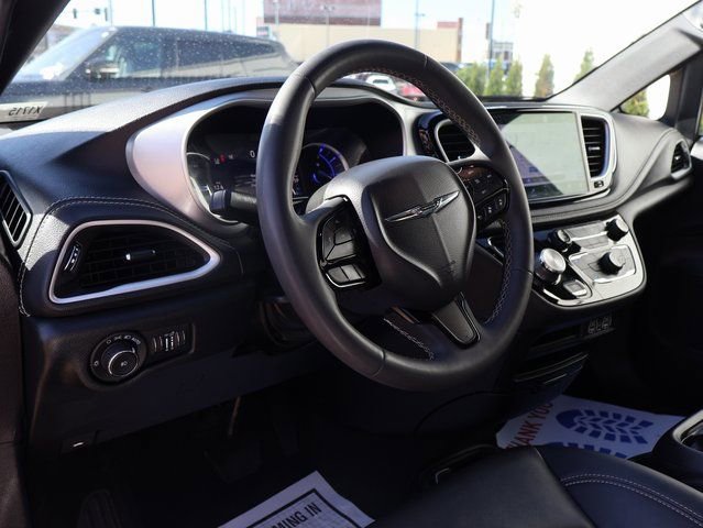 Used 2024 Chrysler Pacifica Limited FWD image 21