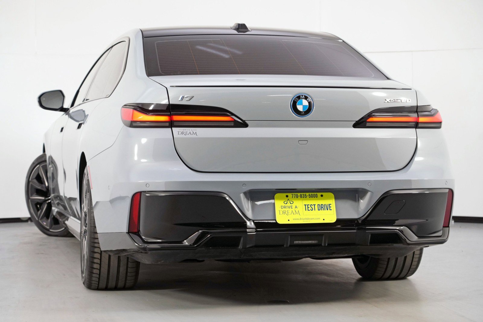 Used 2024 BMW i7 xDrive60 w/ Premium Package image 6