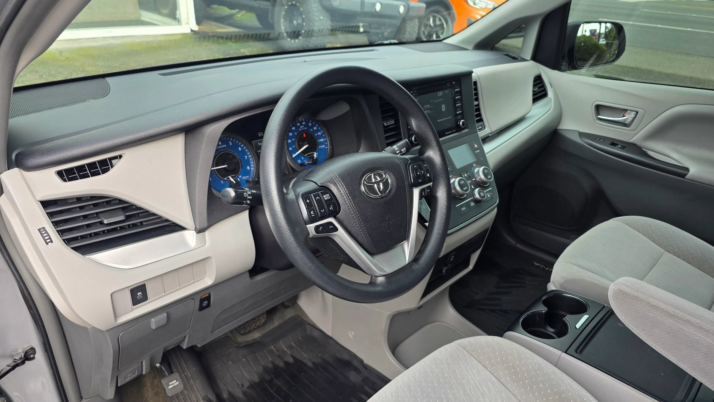 Used 2018 Toyota Sienna LE FWD image 8