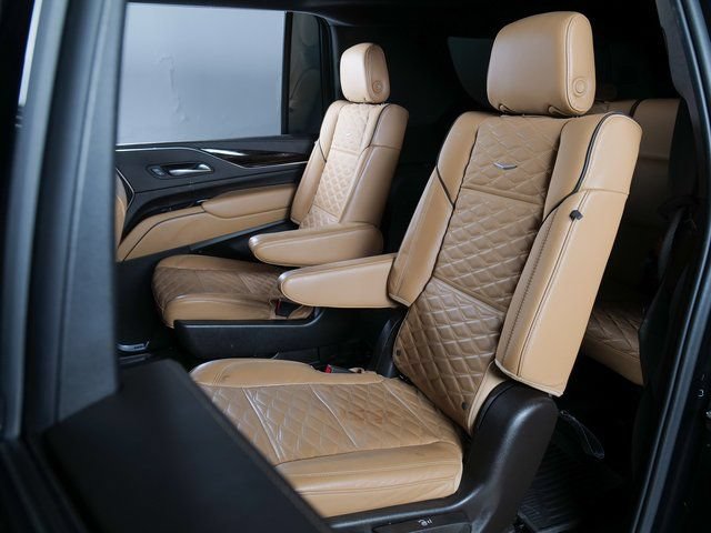 Used 2023 Cadillac Escalade ESV Sport AWD/4WD image 5