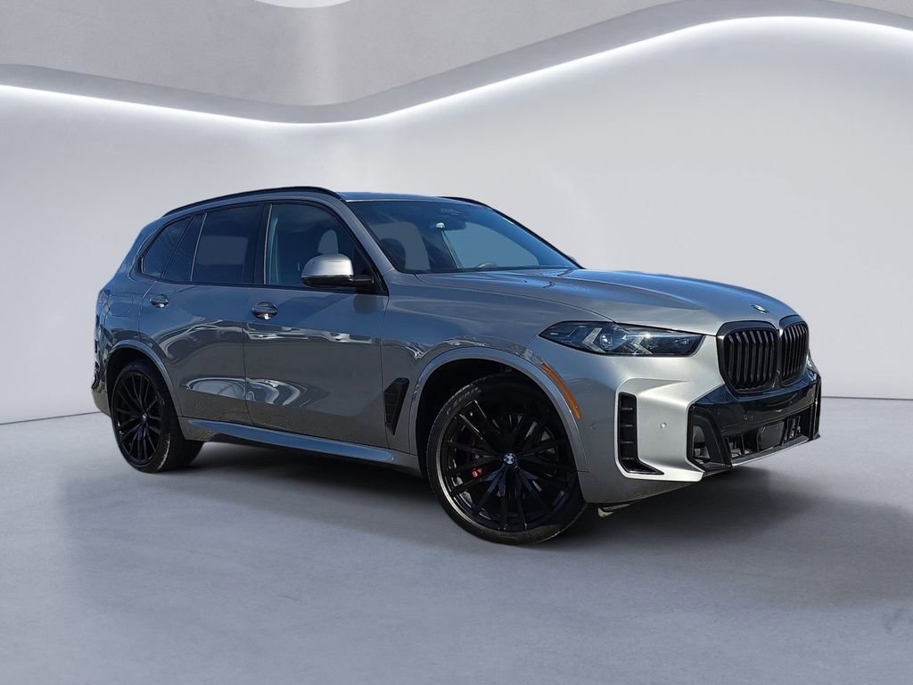 Used 2025 BMW X5 xDrive40i w/ M Sport Package image 2