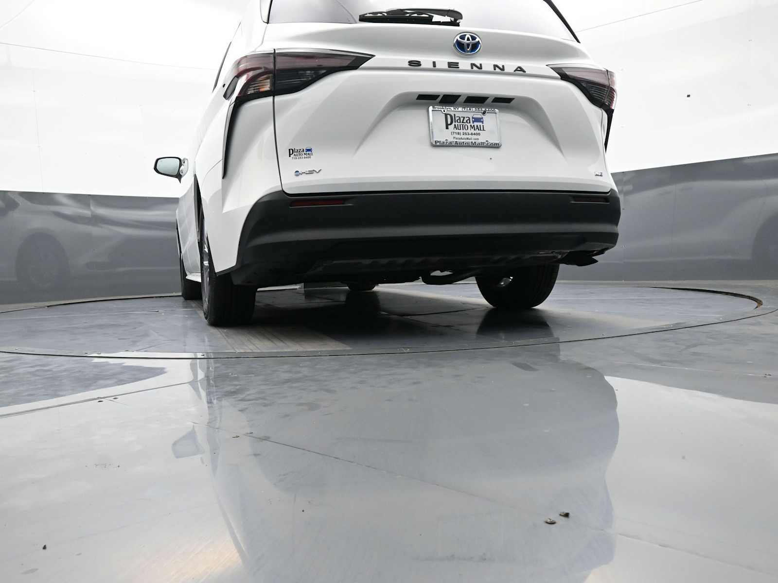 Certified 2025 Toyota Sienna LE FWD image 31