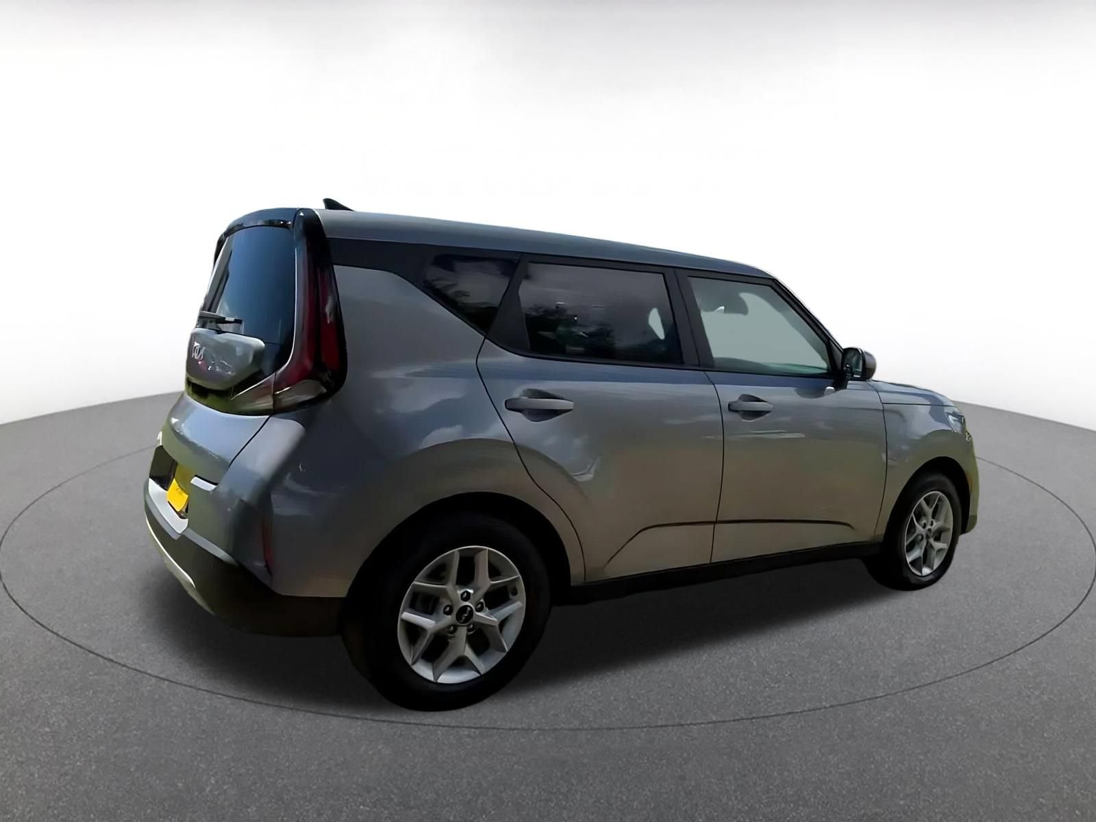 Used 2025 Kia Soul LX w/ LX Technology Package FWD image 13