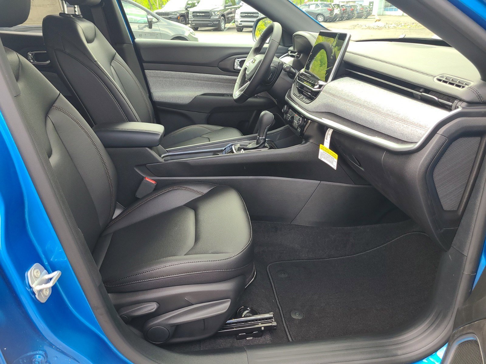 Used 2024 Jeep Compass Latitude image 8