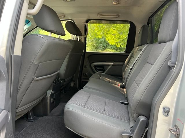 Used 2015 Nissan Titan SV w/ SV Value Truck Package AWD/4WD image 15