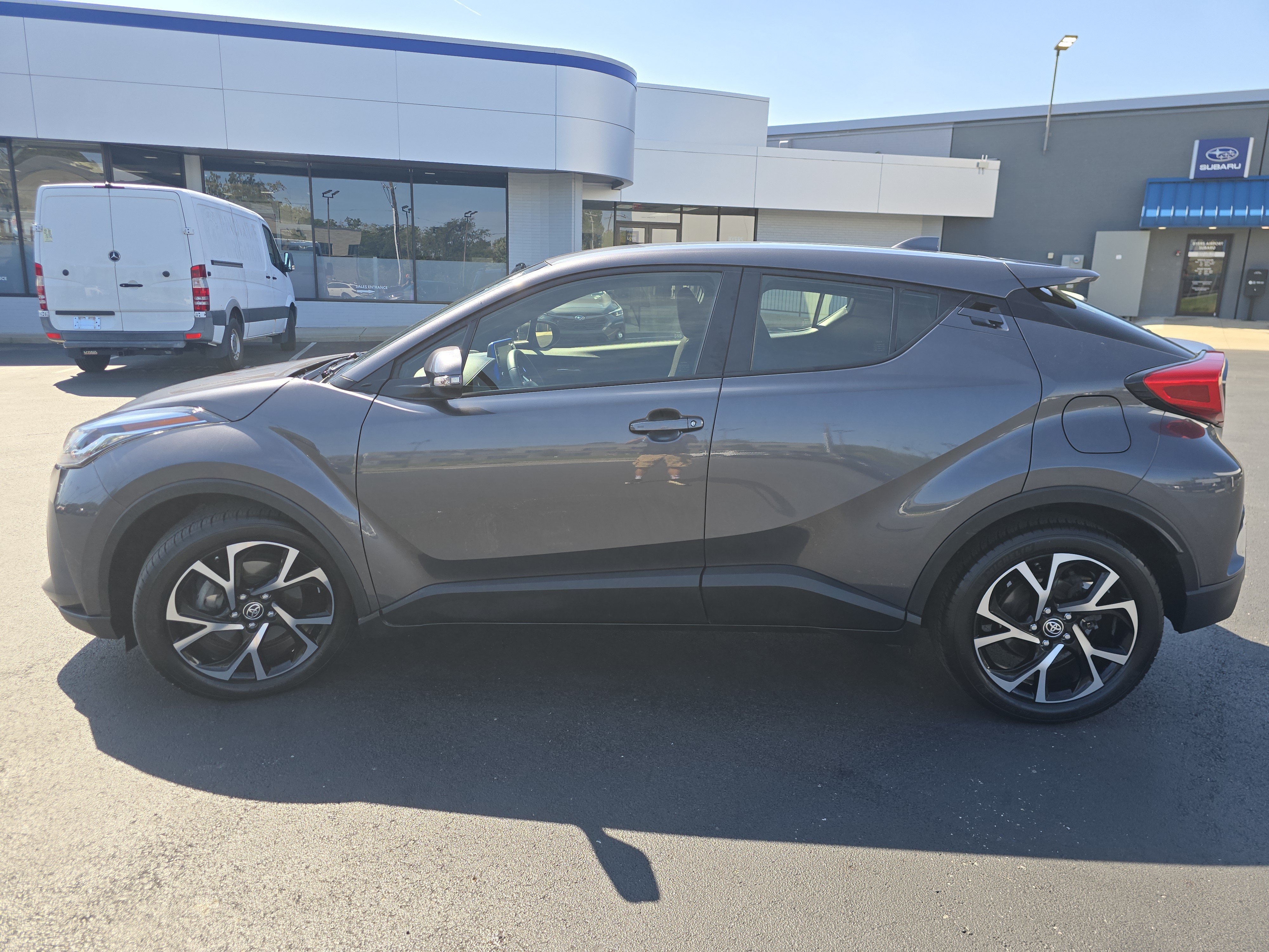 Used 2020 Toyota C-HR XLE FWD image 4