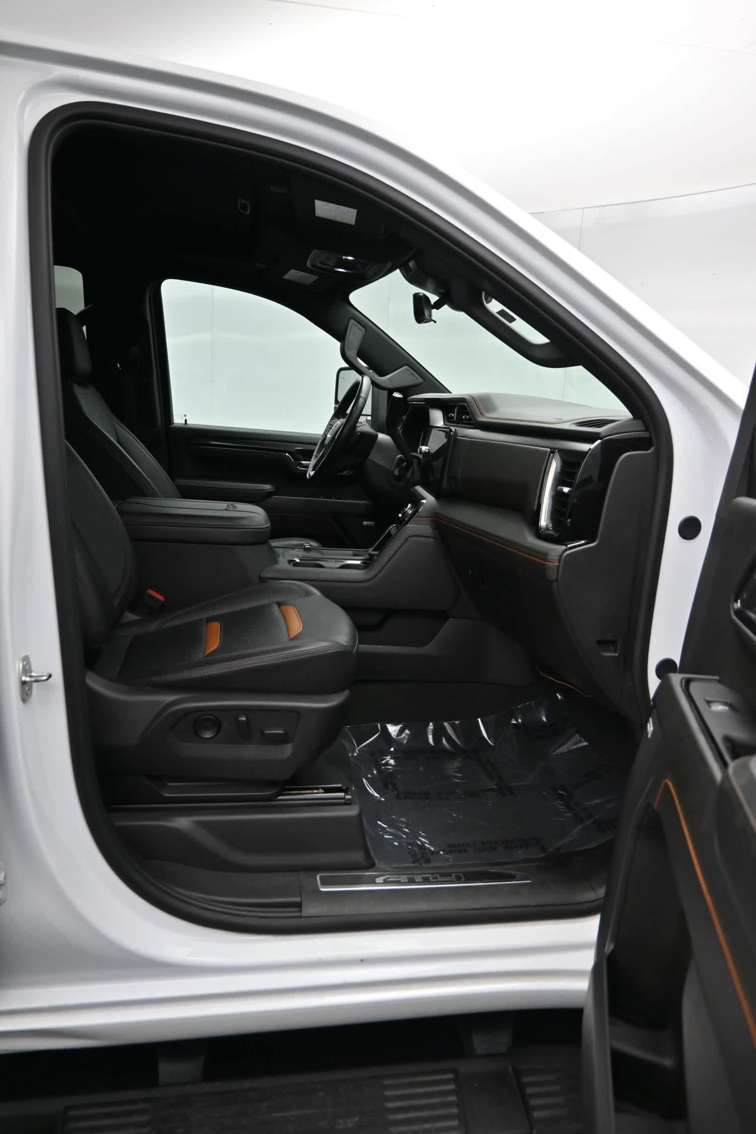 Used 2024 GMC Sierra 2500 AT4 w/ AT4 Premium Plus Package AWD/4WD image 11