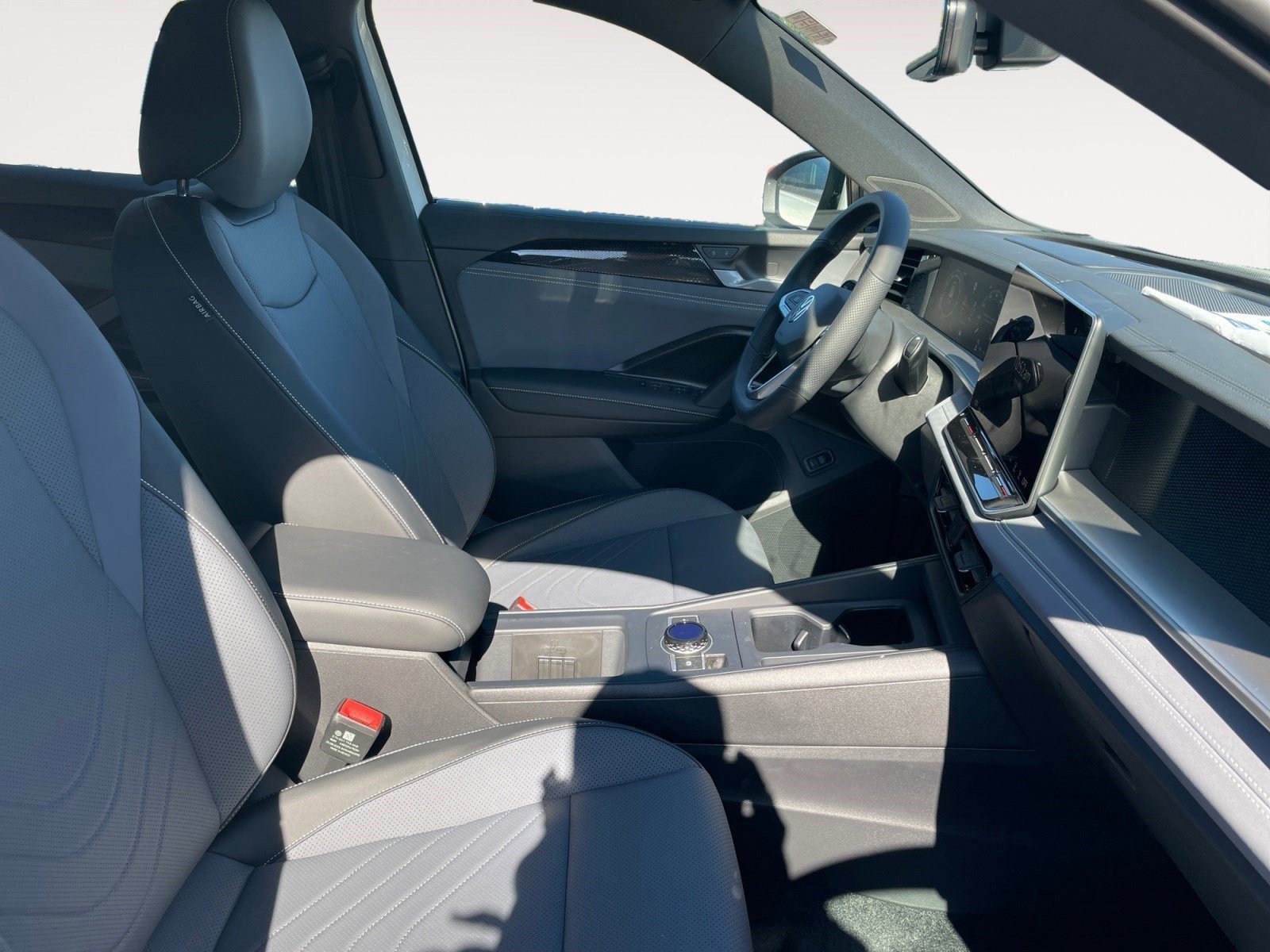 New 2026 Volkswagen Tiguan SE R-Line AWD/4WD image 19