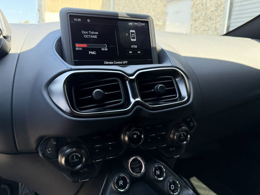 Used 2022 Aston Martin V8 Vantage Coupe RWD image 34