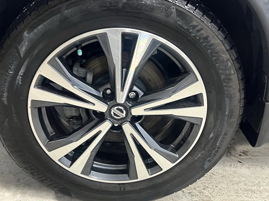 Used 2017 Nissan Rogue SL image 9