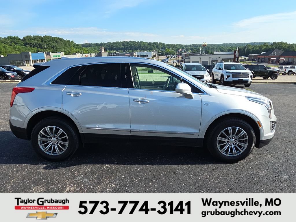 Used 2018 Cadillac XT5 Luxury w/ Driver Awareness Package FWD image 9