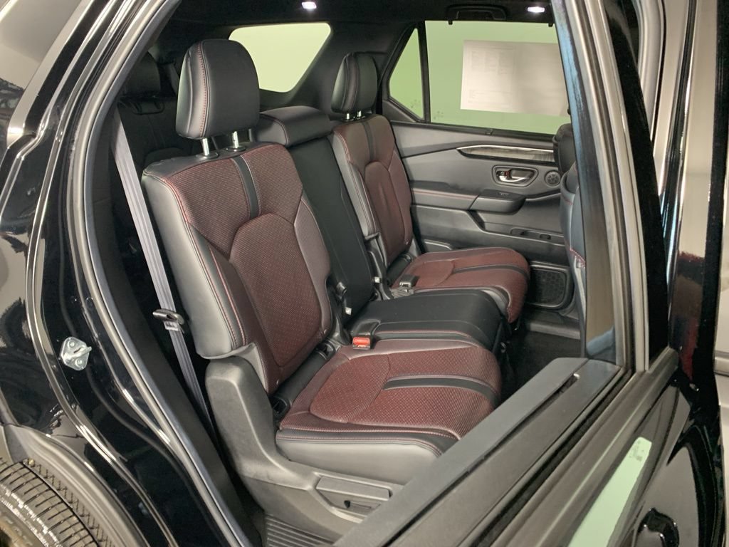 Used 2025 Honda Pilot Black Edition image 40