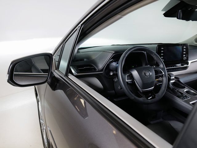 Used 2023 Toyota Sienna Limited AWD/4WD image 22