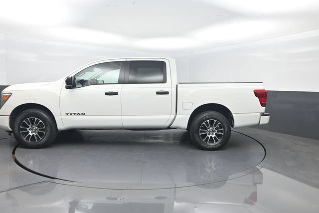 Used 2022 Nissan Titan SV AWD/4WD image 2