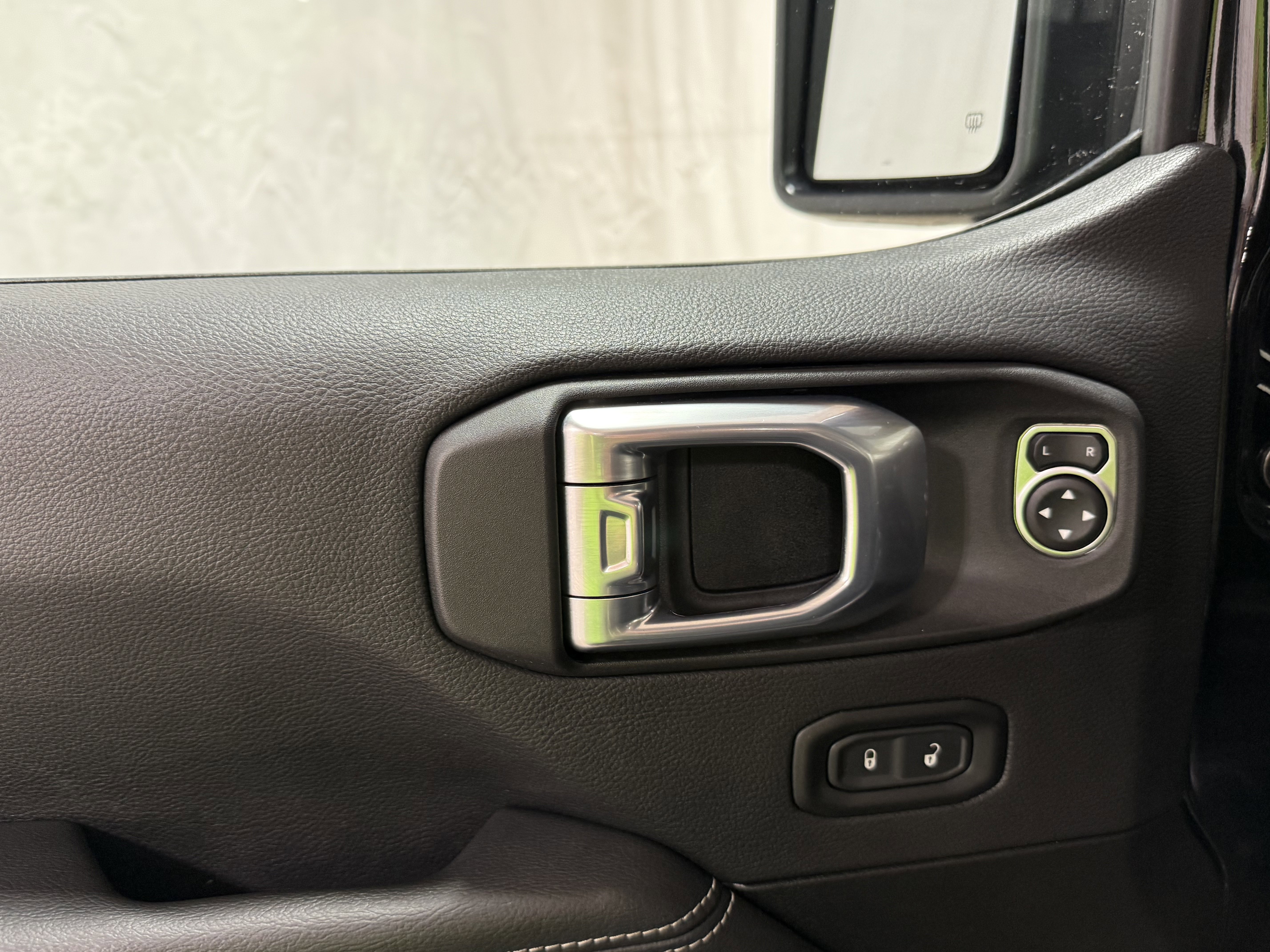 Used 2022 Jeep Wrangler Unlimited Sahara image 12