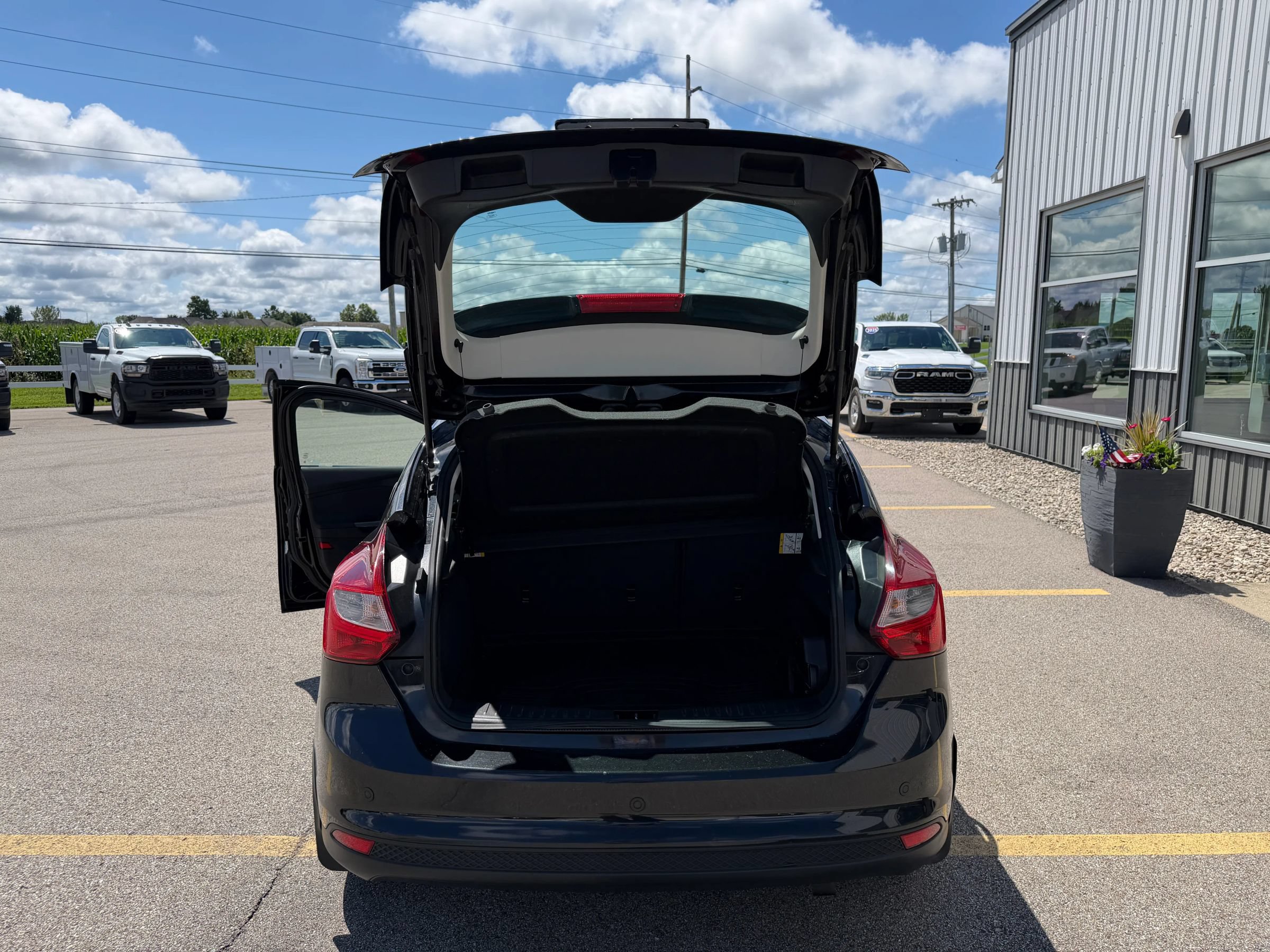 Used 2014 Ford Focus Titanium FWD image 22